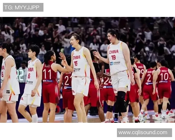 中国女篮昆明集训两大巨塔张子宇韩旭联手争辉引关注